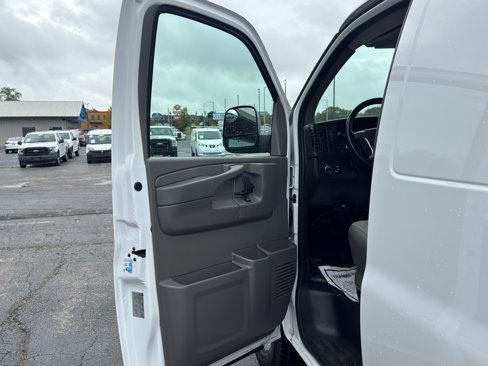 Used 2015 Chevrolet Express 2500 image 10