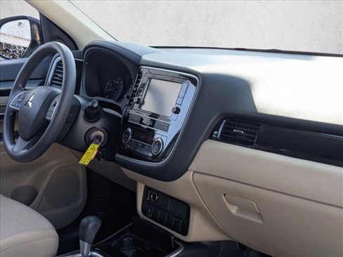 Used 2019 Mitsubishi Outlander ES image 20