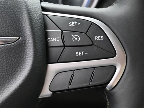 Used 2016 Chrysler 300 C image 18