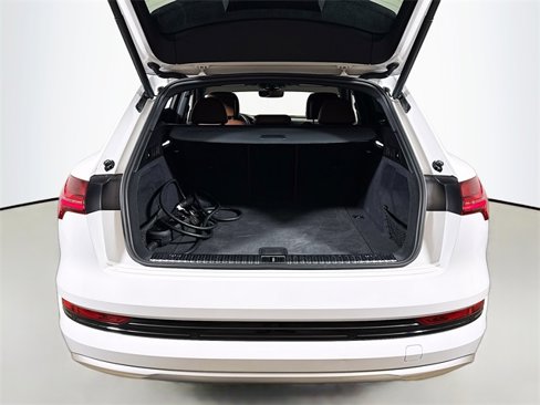 Used 2019 Audi e-tron Prestige w/ Prestige Package image 26