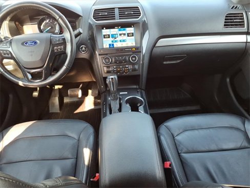 Used 2018 Ford Explorer XLT w/ Equipment Group 202A image 12