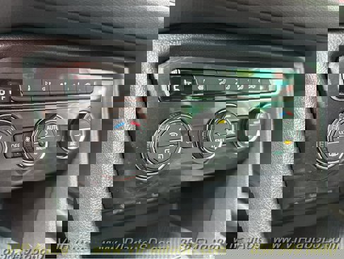 Used 2018 Volkswagen Tiguan SE image 24