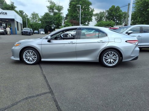 Used 2019 Toyota Camry XLE image 7