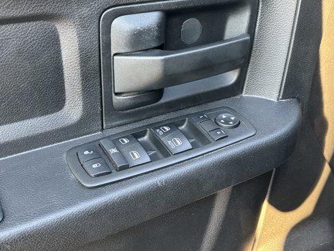 Used 2015 RAM 1500 Express image 28