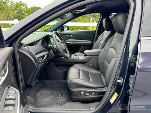 Used 2022 Cadillac XT4 Premium Luxury w/ Enhanced Visibility Package image 12