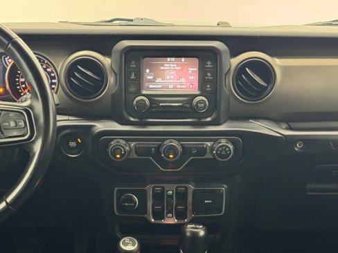 Used 2018 Jeep Wrangler Unlimited Sport S image 4
