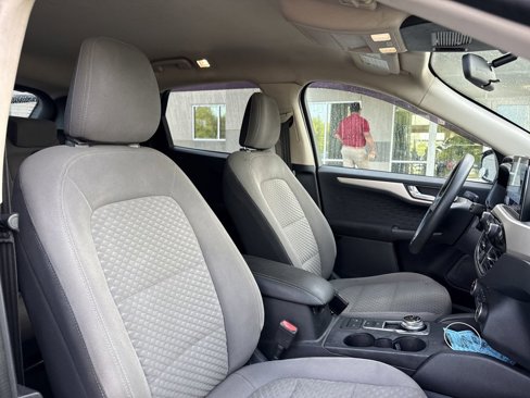 Used 2020 Ford Escape SE image 18