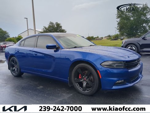 Used 2020 Dodge Charger SXT w/ Leather Interior Group image 2