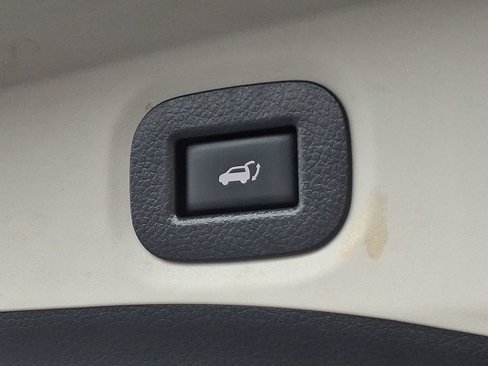 Used 2019 Nissan Rogue SV image 30