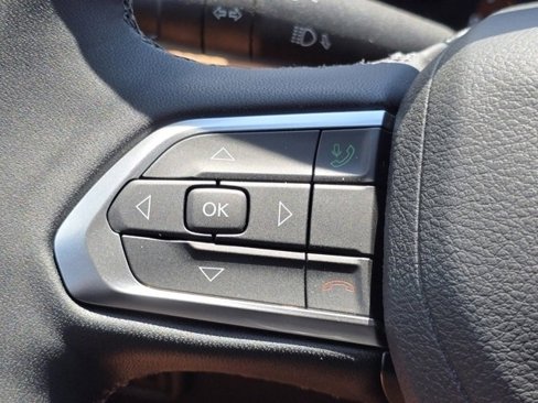 New 2025 Jeep Compass Limited image 13
