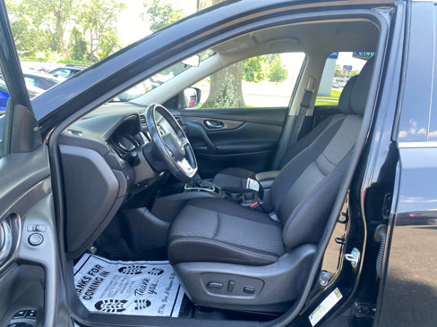 Used 2019 Nissan Rogue SV image 11