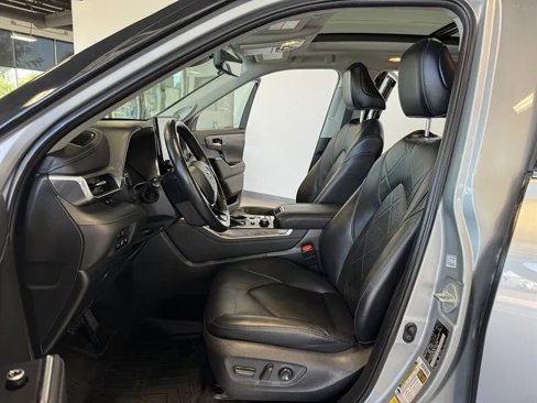 Used 2020 Toyota Highlander Platinum image 13