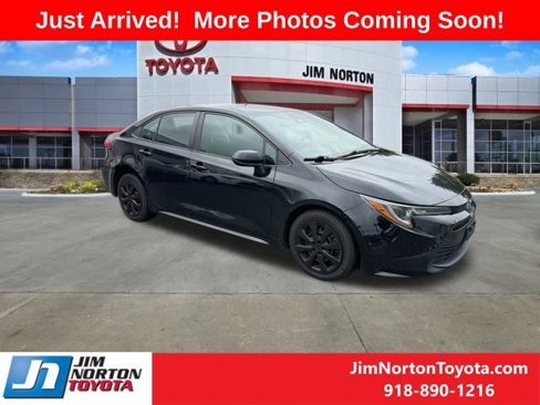 Used 2023 Toyota Corolla LE image 1