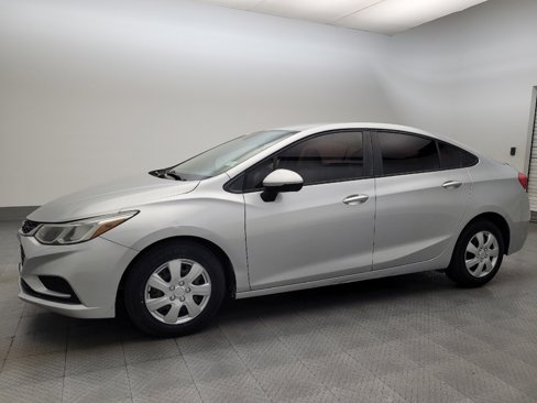 Used 2018 Chevrolet Cruze LS image 2