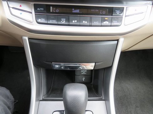 Used 2015 Honda Accord Hybrid Sedan image 16