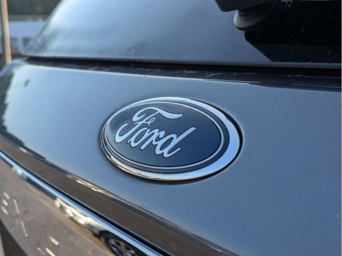 Certified 2022 Ford Explorer Limited w/ Equipment Group 301A image 7