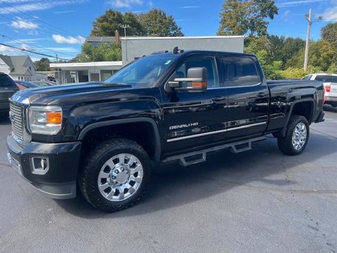 Used 2017 GMC Sierra 2500 Denali image 2