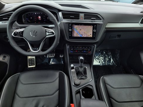 Certified 2022 Volkswagen Tiguan SEL R-Line image 14