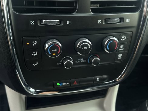Used 2020 Dodge Grand Caravan SXT image 19