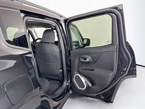 Used 2018 Jeep Renegade Latitude image 28
