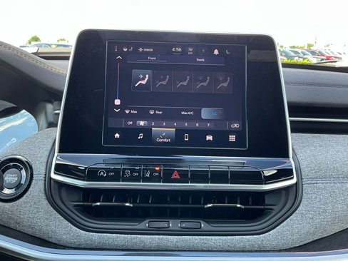 New 2025 Jeep Compass Latitude image 30
