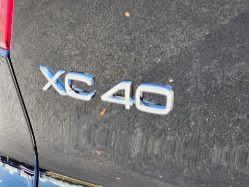 New 2025 Volvo XC40 B5 Core w/ Protection Package image 11