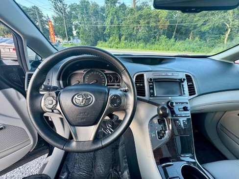 Used 2014 Toyota Venza XLE image 16