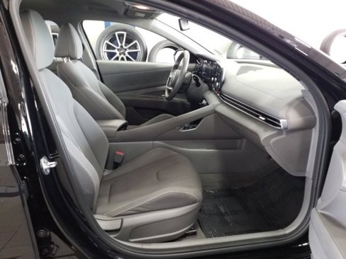 Used 2021 Hyundai Elantra SEL w/ Convenience Package image 18