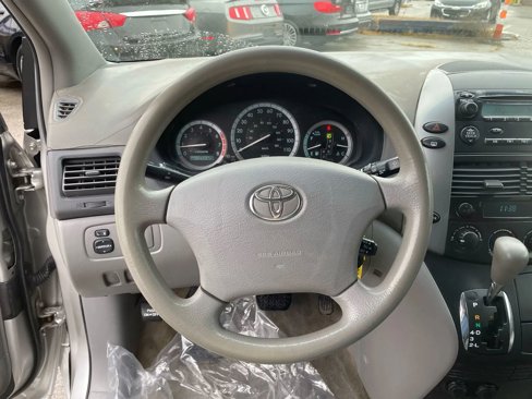 Used 2006 Toyota Sienna CE image 21