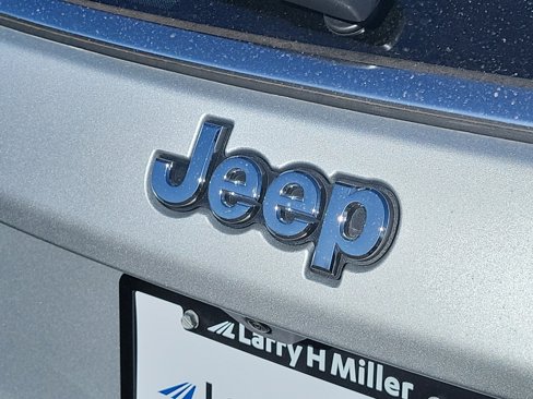 New 2025 Jeep Compass Latitude image 23