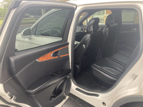 Used 2016 Lincoln MKX Select w/ Select Plus Package image 17