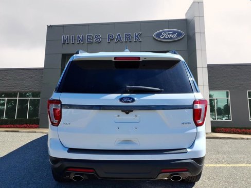 Used 2018 Ford Explorer XLT w/ Equipment Group 202A image 6