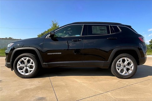 New 2025 Jeep Compass Latitude image 13