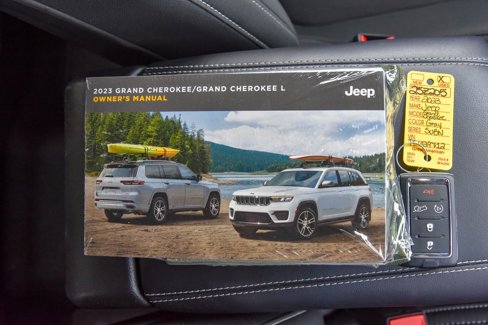 Certified 2023 Jeep Grand Cherokee Laredo w/ Luxury Tech Group I image 21