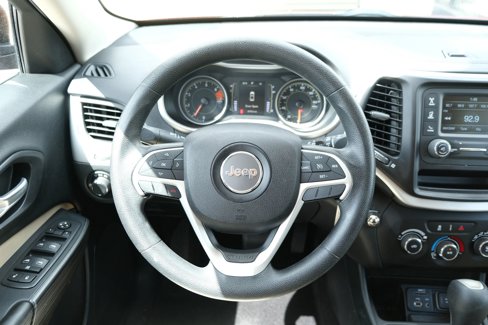 Used 2016 Jeep Cherokee Sport image 25