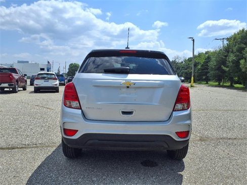 Used 2022 Chevrolet Trax LS w/ Tint and Cruise Package image 6