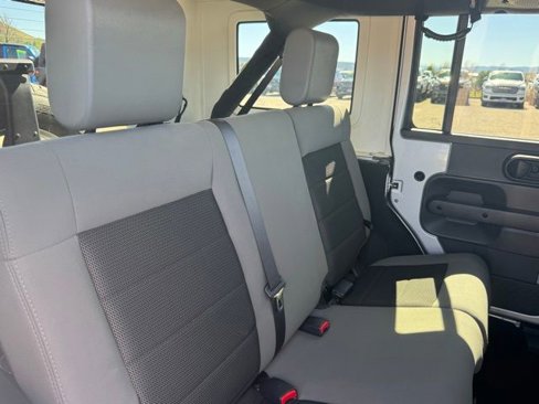 Used 2010 Jeep Wrangler Unlimited Sahara image 23