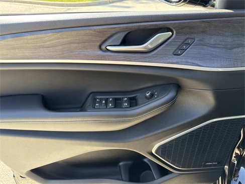 Used 2022 Jeep Grand Cherokee L Limited image 19
