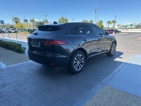 Used 2018 Jaguar F-PACE Premium image 5