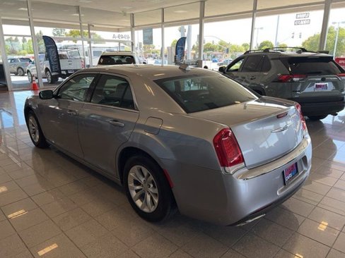 Used 2016 Chrysler 300 Limited image 12