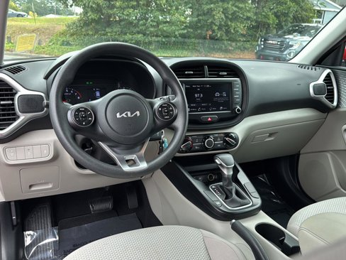 Used 2022 Kia Soul LX image 16