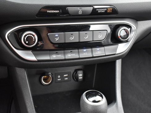Used 2018 Hyundai Elantra GT image 21