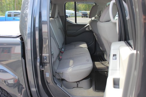 Used 2015 Nissan Frontier SV image 37