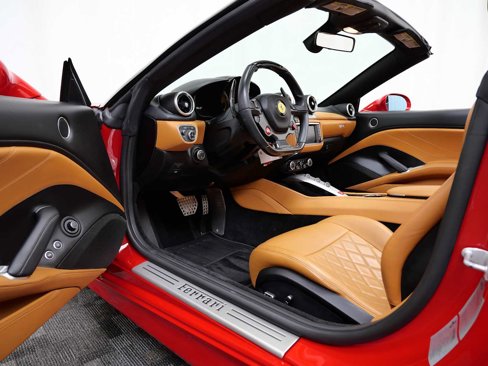 Certified 2017 Ferrari California T image 18