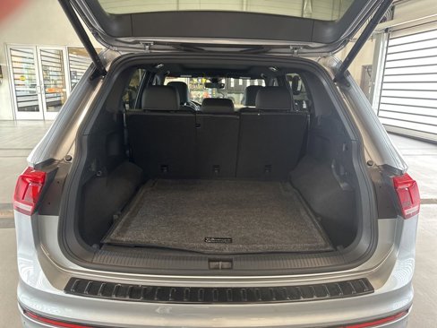 Used 2024 Volkswagen Tiguan SE R-Line image 8