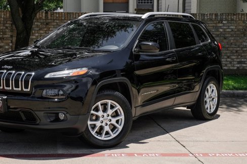 Used 2017 Jeep Cherokee Latitude w/ Comfort/Convenience Group image 13