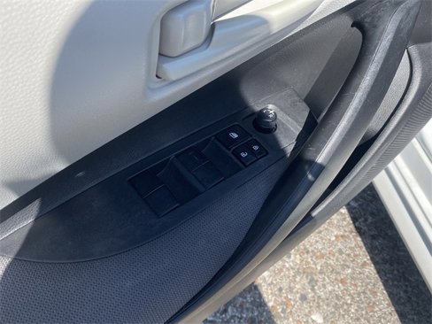 Used 2022 Toyota Corolla LE w/ Carpet Mat Package (TMS) image 20