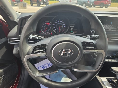 Used 2023 Hyundai Elantra SEL image 9