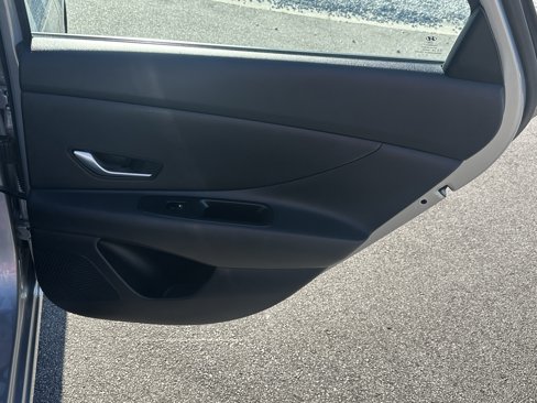 Used 2023 Hyundai Elantra SEL image 18