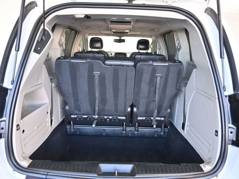 Used 2015 Chrysler Town & Country Touring-L w/ Driver Convenience Group image 59